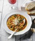 Minestrone con il parmigiano — Stock Photo