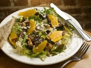 Mandarin Orange Salad with Candied Pecans — Stock Photo