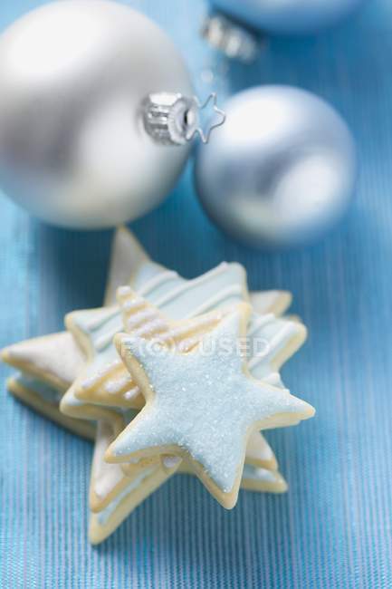 Biscuits and tree baubles — Stock Photo