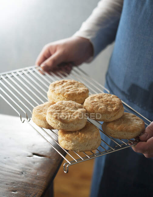 Man holding hot biscuits, closeup — Stock Photo