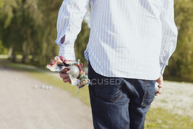 Man playing boule at park — Stock Photo