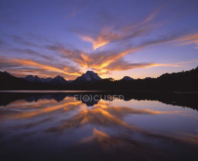 Lac Reflet des pics — Photo de stock