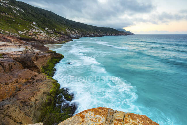 Coastline with turquoise water; Arraial do Cabo, Rio De Janeiro, Brazil — Stock Photo