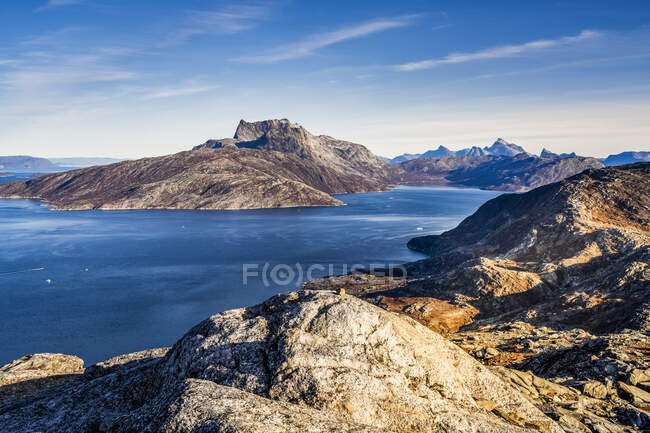 Rugged landscape on the Greenland coast; Sermersooq, Greenland — Stock Photo
