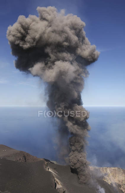Stromboli ash eruption — Stock Photo