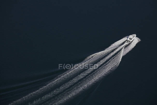 Navire nautique, voilier sur la mer, pays de glace — Photo de stock