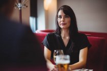 Couple having drinks together in restaurant — Stock Photo
