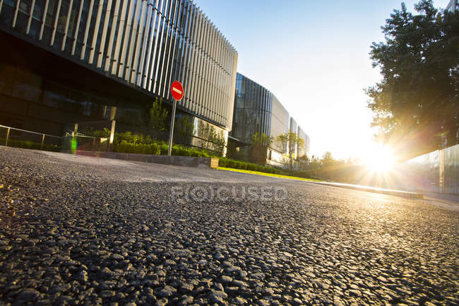 Urban scene of contemporary building in Beijing, China — Stock Photo