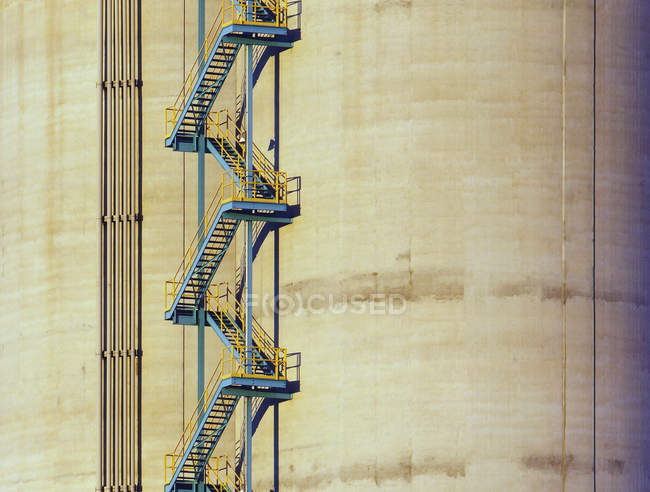 Metal ladder on side of industrial building — Stock Photo